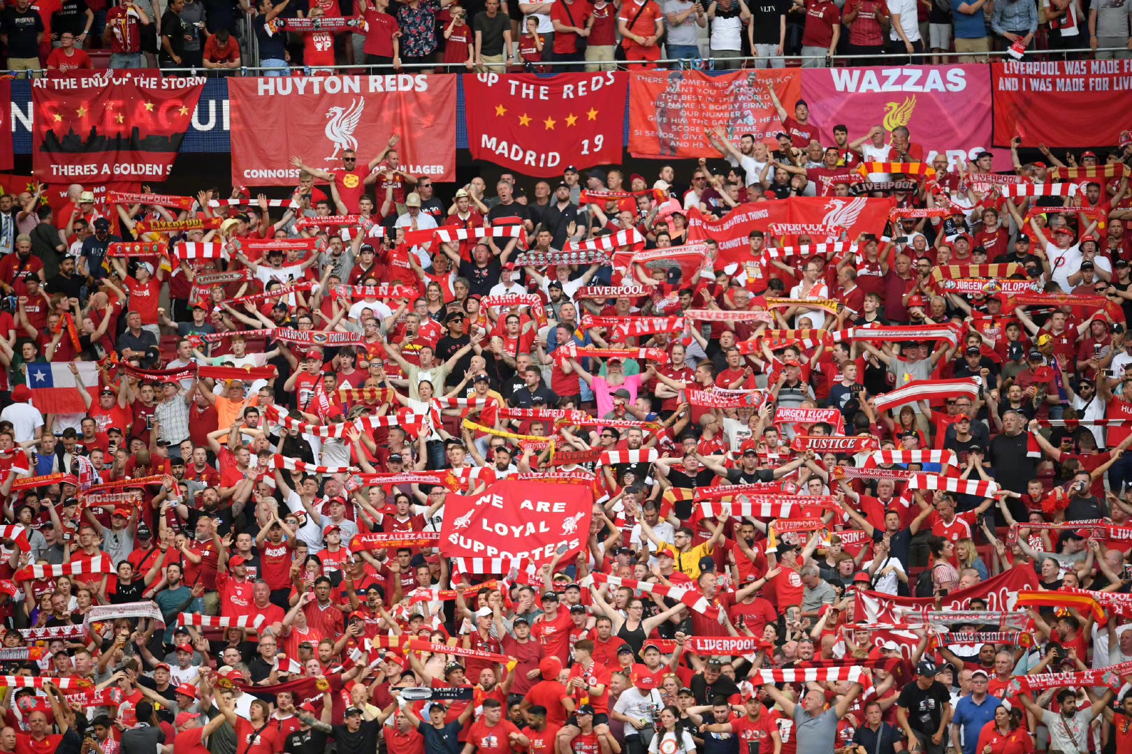 阿夫迪亚成50年来开拓者首位3场砍90+30+30球员