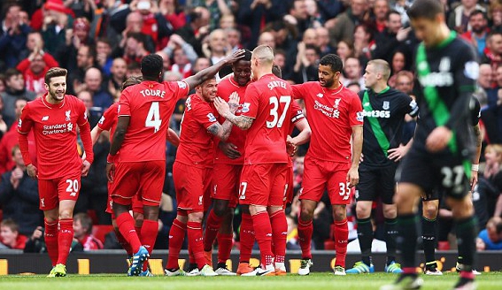 每体：部分法兰克福球迷在诺坎普闹事，向巴萨球迷投掷照明弹