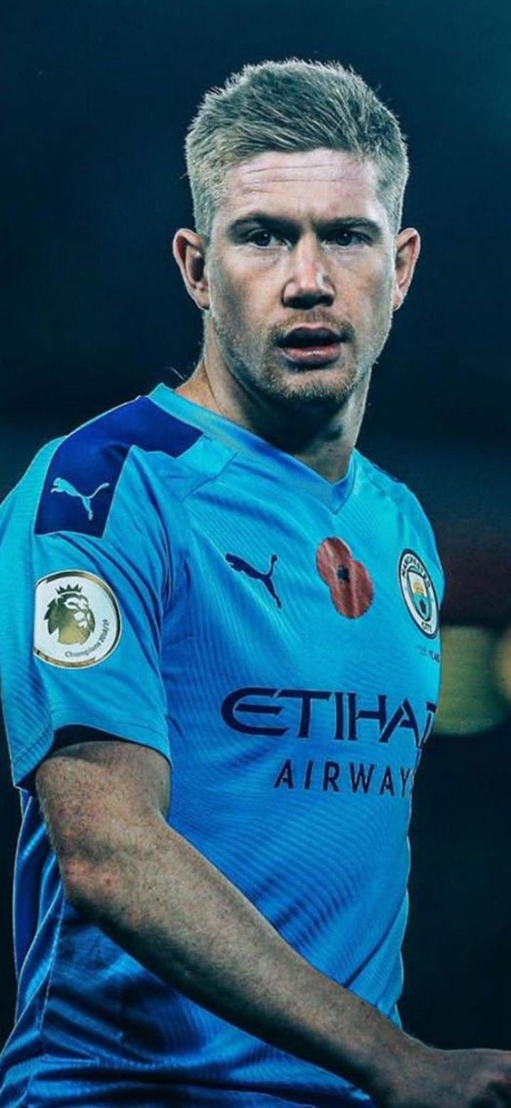 致敬蓝军传奇，库库雷利亚度假时身穿德罗巴球衣