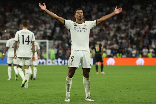 山雨欲来！英超冠军彻底爆了：2功臣炮轰+斯洛特遭兵变 队长表态