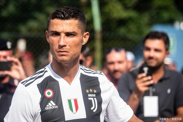 贺希宁在招笑这个赛道已经越走越远了，估计这会人设已经改不回去了